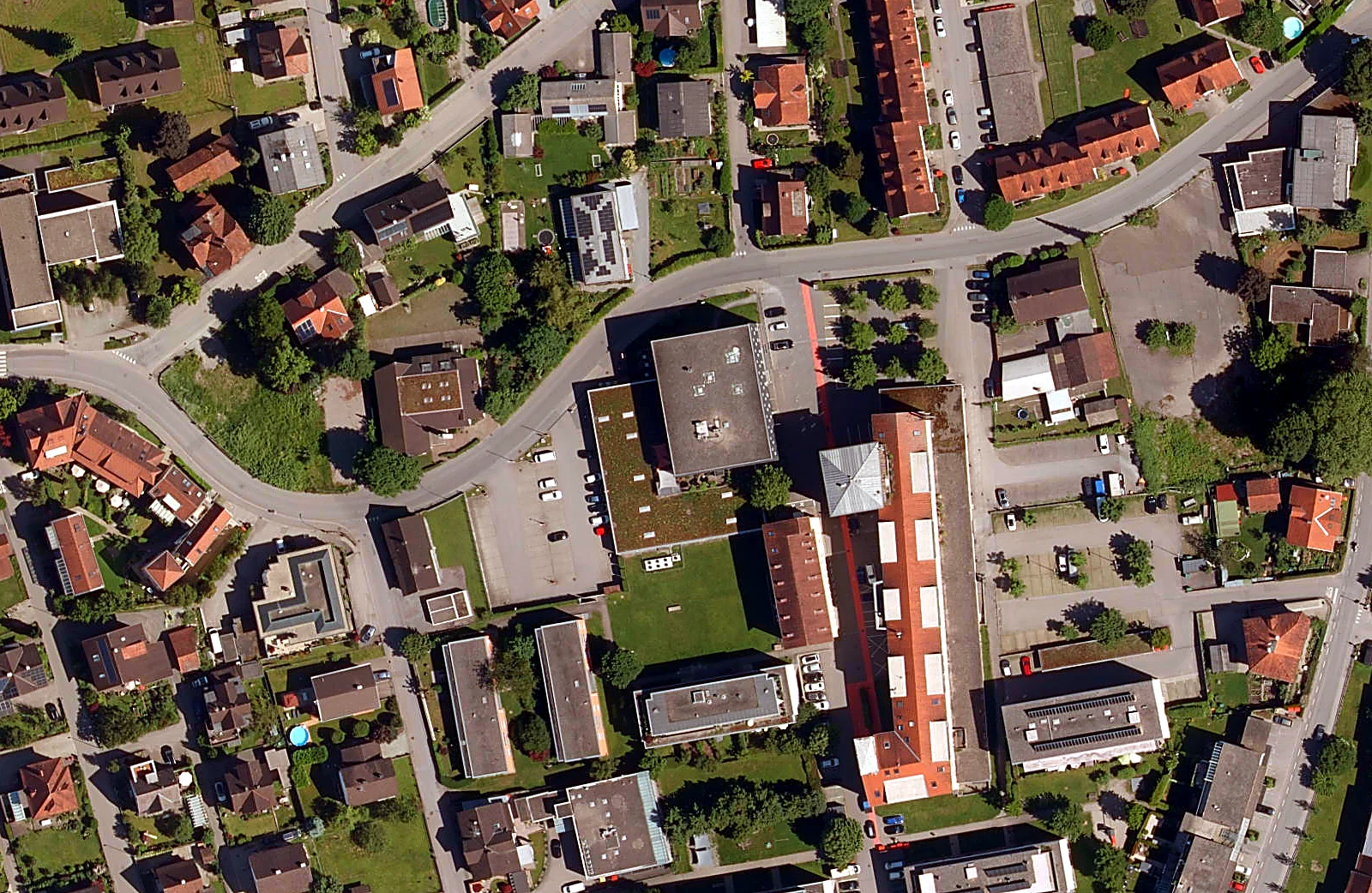 Luftbild: der Kehlerpark in Dornbirn-Oberdorf mit der Praxis Am Kehlerpark 2